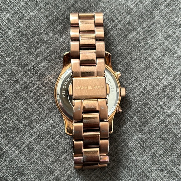 Michael Kors rose gold watch - Picture 3 of 5
